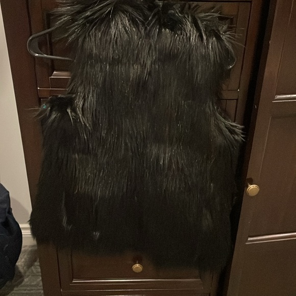 Abercrombie & Fitch Faux Fur Vest (Size xs) good condition - Picture 3 of 4
